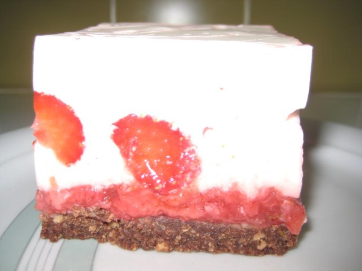 Erdbeer-Joghurt-Rahm-Schnitte - Rezept - Bild Nr. 2