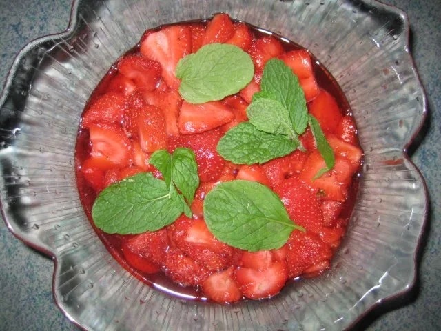 Erdbeer-Joghurt-Rahm-Schnitte - Rezept - Bild Nr. 19