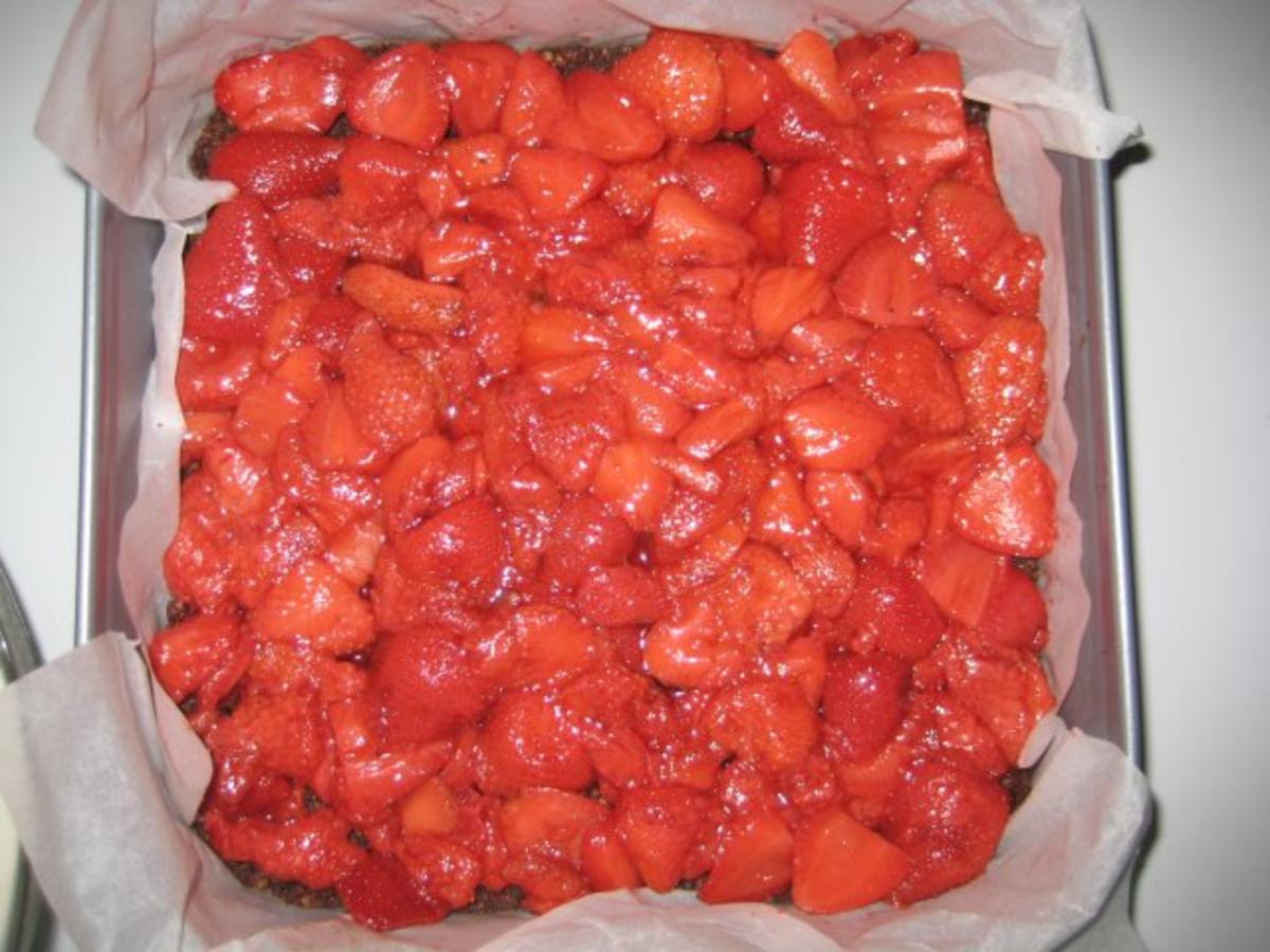 Erdbeer-Joghurt-Rahm-Schnitte - Rezept - Bild Nr. 21