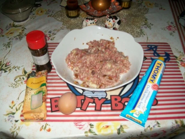 Rezept: Brezen-Fleischpflanzerln Bild Nr. 3 Brezen-Fleischpflanzerln - Rezept - Bild Nr. 3