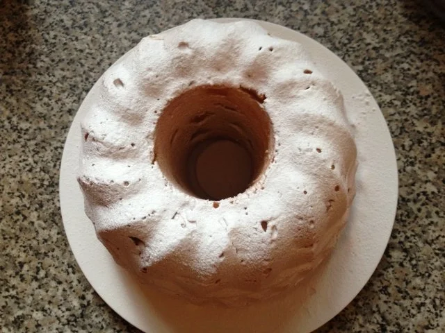 Rezept: Pfirsich-Muscato-Gugelhopf Pfirsich-Muscato-Gugelhopf - Rezept