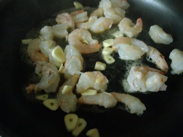 Rührei mit Garnelen und Tomaten - Rezept - Bild Nr. 4