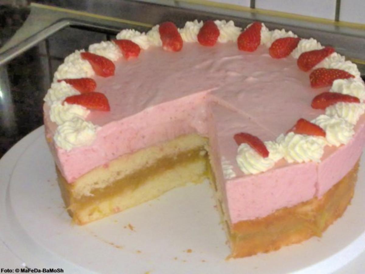 Erdbeer-Rhabarber-Torte - Rezept mit Bild - kochbar.de