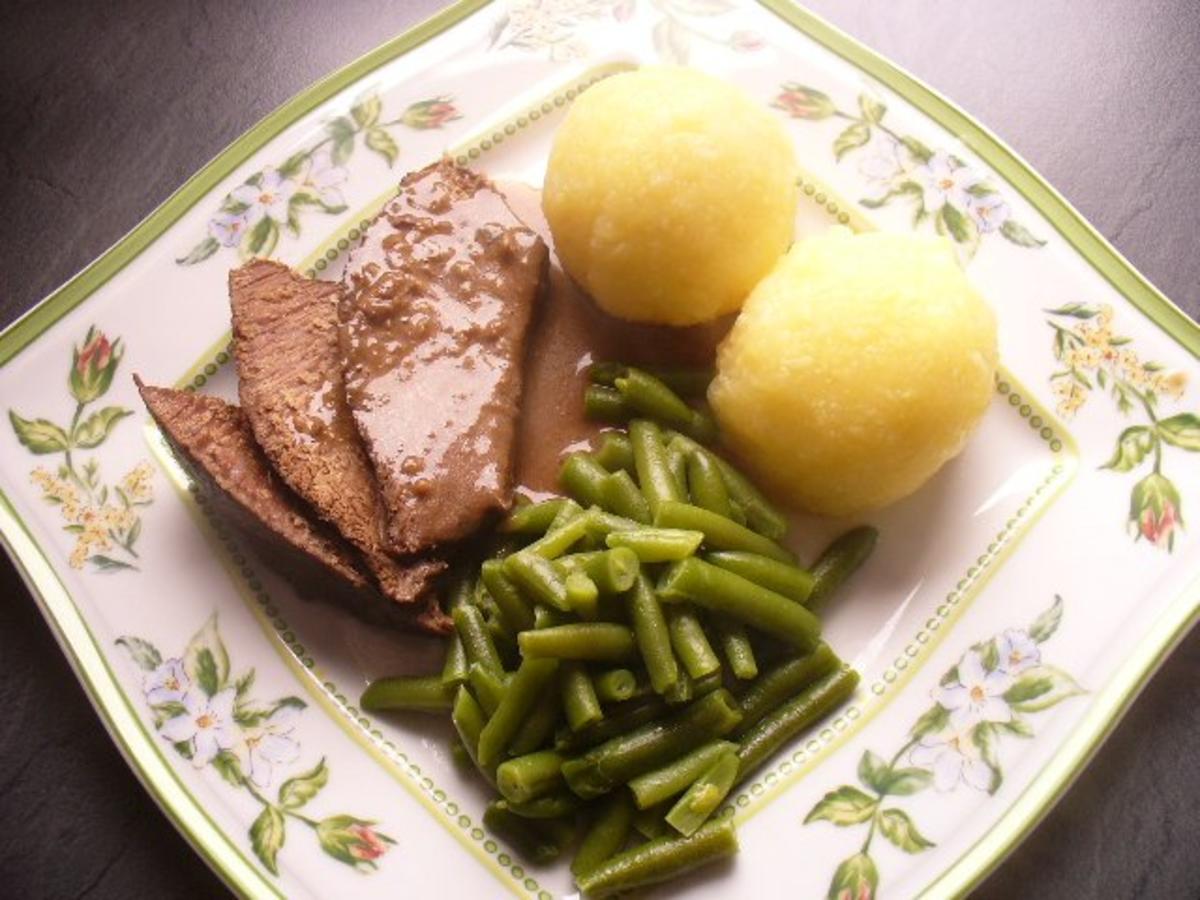 Rinderschmorbraten mit grünen Bohnen und Kartoffelklößen - Rezept mit ...