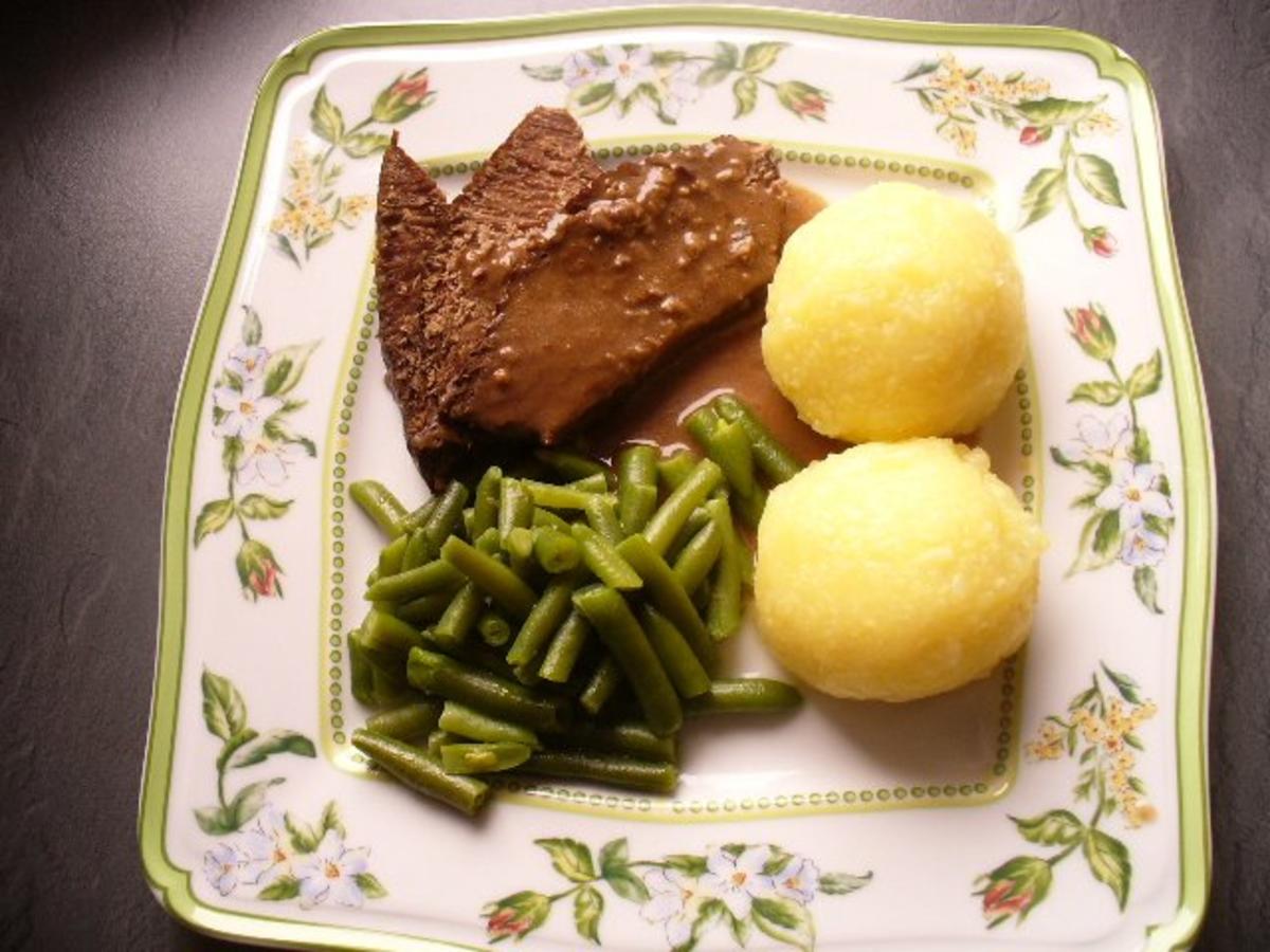 Rinderschmorbraten mit grünen Bohnen und Kartoffelklößen - Rezept mit ...