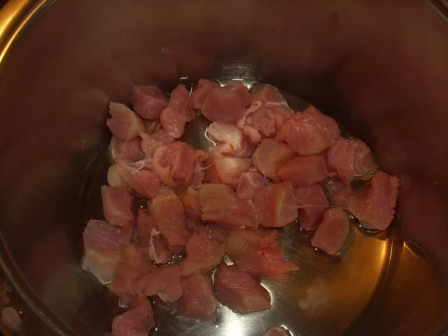 Putengulasch mit Bandnudeln - Rezept - Bild Nr. 2