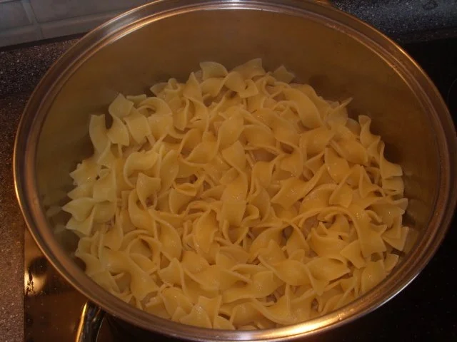 Putengulasch mit Bandnudeln - Rezept - Bild Nr. 4
