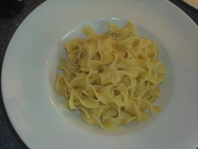 Putengulasch mit Bandnudeln - Rezept - Bild Nr. 5