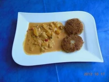 Vegetarisch:Quinoa-Bratlinge mit Paprika-Pilz-Soße - Rezept