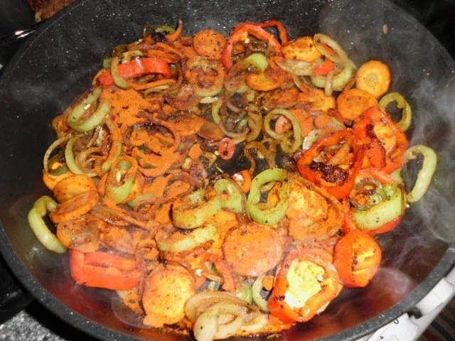 Rezept: Gefüllte Paprika, scharf und überbacken Bild Nr. 10 Gefüllte Paprika, scharf und überbacken - Rezept - Bild Nr. 10