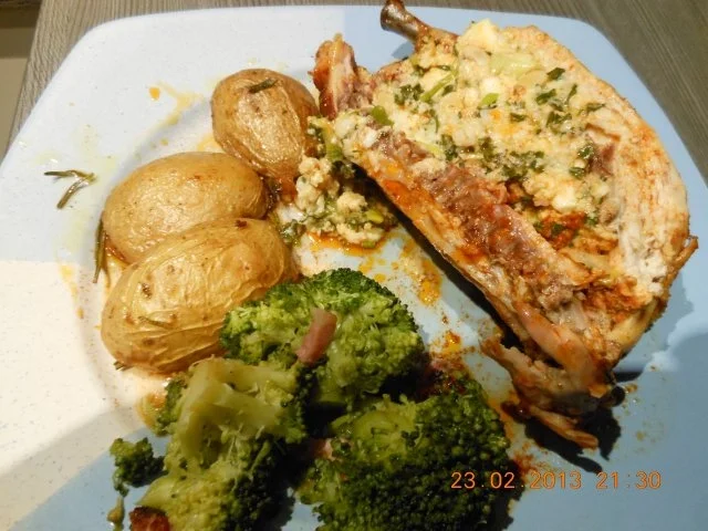 Geflügel/ Wild: Stubenküken mit Käsefüllung - Rezept