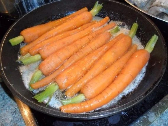kräuterdipp mit seibling,glasierten möhren,kartoffeln,salat - Rezept - Bild Nr. 5