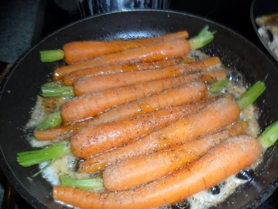 kräuterdipp mit seibling,glasierten möhren,kartoffeln,salat - Rezept - Bild Nr. 6