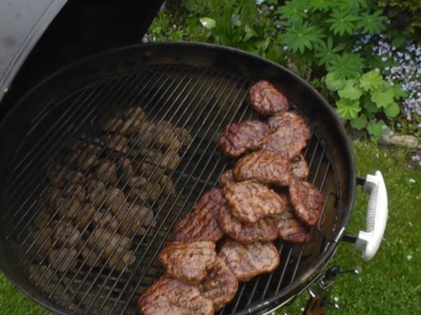Burger auf dem Weber Grill Rezept mit Bild kochbar.de