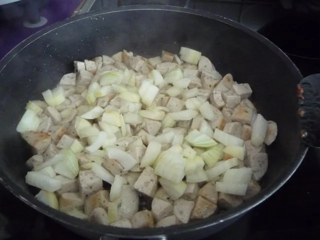 Rezept: Unter 30 Minuten : Gebratene Weißwurst mit Zuckerschoten an Bandnudeln Bild Nr. 4 Unter 30 Minuten : Gebratene Weißwurst mit Zuckerschoten an Bandnudeln - Rezept - Bild Nr. 4