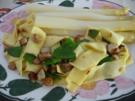 Unter 30 Minuten : Gebratene Weißwurst mit Zuckerschoten an Bandnudeln - Rezept