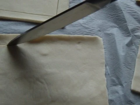 Rezept: Frische Erdbeeren auf Blätterteig mit Sahne Bild Nr. 4 Frische Erdbeeren auf Blätterteig mit Sahne - Rezept - Bild Nr. 4