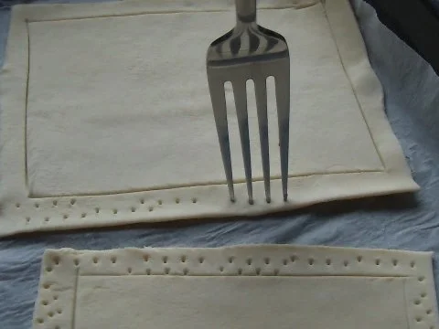 Rezept: Frische Erdbeeren auf Blätterteig mit Sahne Bild Nr. 5 Frische Erdbeeren auf Blätterteig mit Sahne - Rezept - Bild Nr. 5