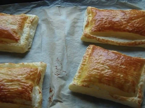 Rezept: Frische Erdbeeren auf Blätterteig mit Sahne Bild Nr. 8 Frische Erdbeeren auf Blätterteig mit Sahne - Rezept - Bild Nr. 8