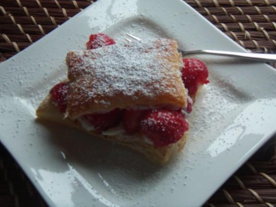 Frische Erdbeeren auf Blätterteig mit Sahne schnell & einfach 195 kcal/100g