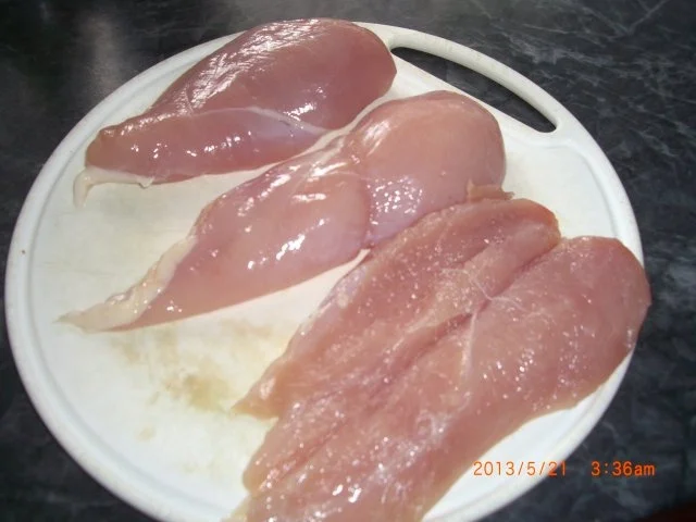 Rezept: Gefülltes Hühnerfilet mit Putenschinken Mozarella Basilikum in Eierschwammerlsauce Bild Nr. 2 Gefülltes Hühnerfilet mit Putenschinken Mozarella Basilikum in Eierschwammerlsauce - Rezept - Bild Nr. 2