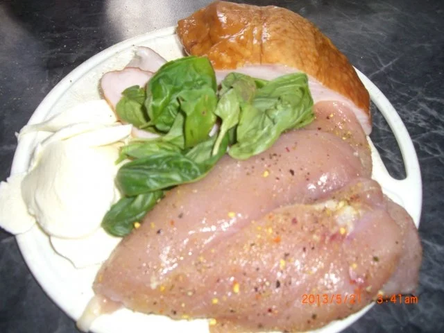 Rezept: Gefülltes Hühnerfilet mit Putenschinken Mozarella Basilikum in Eierschwammerlsauce Bild Nr. 3 Gefülltes Hühnerfilet mit Putenschinken Mozarella Basilikum in Eierschwammerlsauce - Rezept - Bild Nr. 3