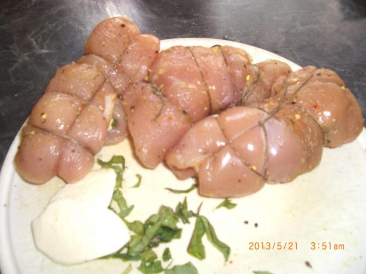 Gefülltes Hühnerfilet mit Putenschinken Mozarella Basilikum in Eierschwammerlsauce - Rezept - Bild Nr. 5