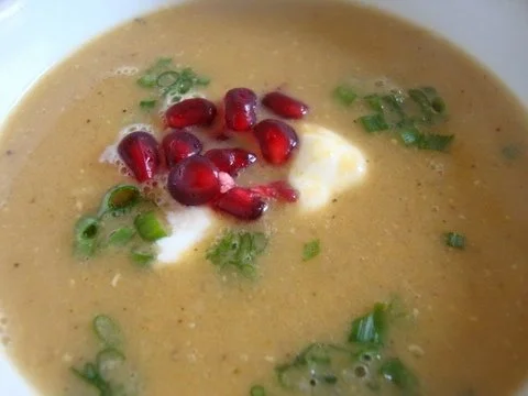 Orangen-Linsen Suppe mit Granatapfel Topping - Rezept