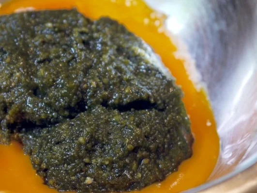 Hähnchenbrust unter Kürbiskernhaube mit Quinoa-Salat - Rezept - Bild Nr. 3