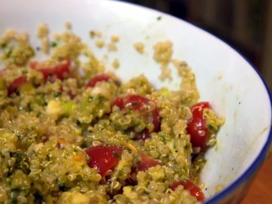 Hähnchenbrust unter Kürbiskernhaube mit Quinoa-Salat - Rezept - Bild Nr. 11