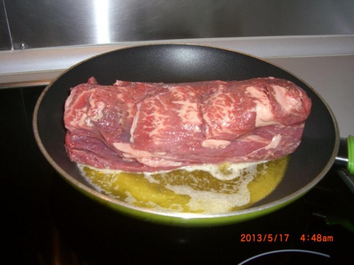 Rinderfilet im Speckmantel mit Bratkartoffel und Pfefferahmsauce - Rezept - Bild Nr. 2