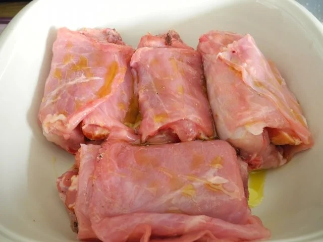 Rezept: Wild & Co : Gewickelte Kaninchenrückenteile mit Petersilien - Kartoffel - Stampf Bild Nr. 14 Wild & Co : Gewickelte Kaninchenrückenteile mit Petersilien - Kartoffel - Stampf - Rezept - Bild Nr. 14