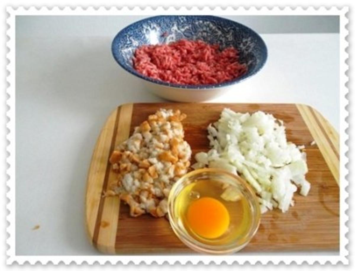 Fleischbällchen mit Käsefüllung, Bandnudeln und Paprikasalat - Rezept - Bild Nr. 3