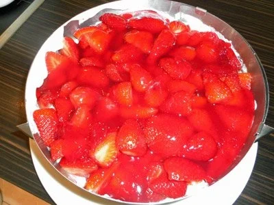 Erdbeertorte auf Sahnebett - Rezept - Bild Nr. 2