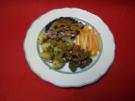 Lammbraten mit gebackenen Rosmarinkartoffeln und Jungmöhren an Sherry-Sahne-Soße - Rezept