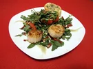 Jakobsmuschel auf Basilikum-Rucola-Salatnest - Rezept