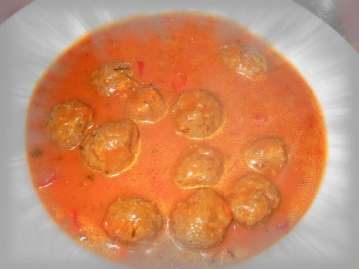 Tomatencremesuppe mit Fleischbällchen - Rezept