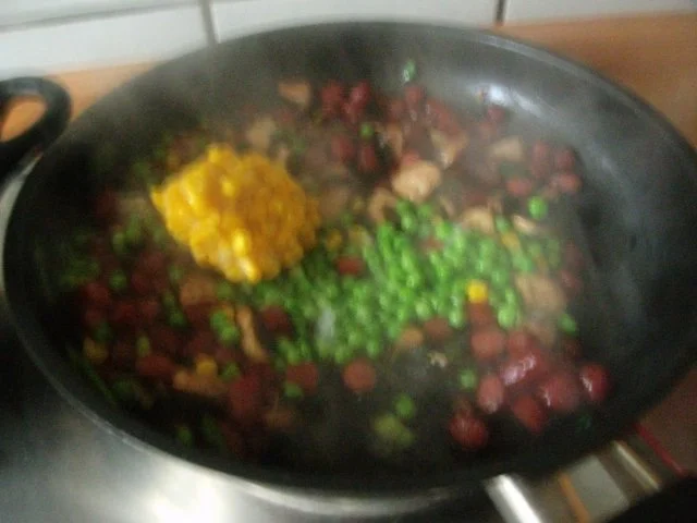 Cabanossipfanne mit Gemüse ,Tomaten und Nudeln - Rezept - Bild Nr. 6