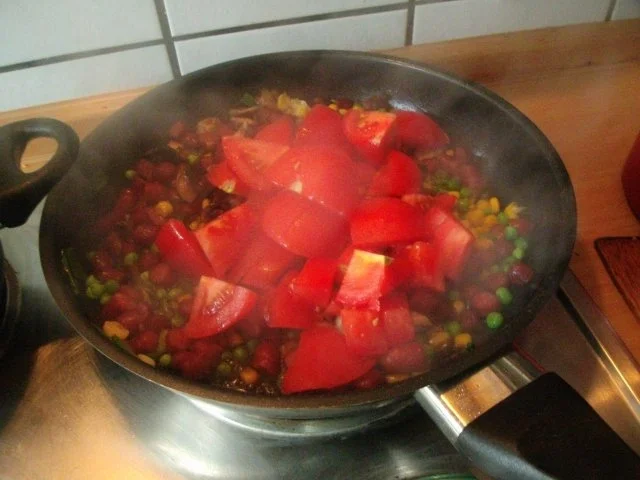 Cabanossipfanne mit Gemüse ,Tomaten und Nudeln - Rezept - Bild Nr. 7