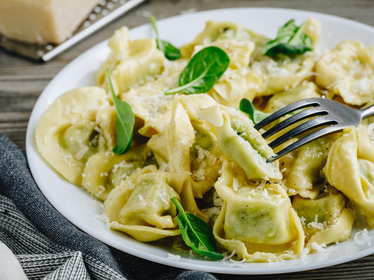 Pasta - Ravioli, selbst gemacht, mit Spinat-Ricotta-Parmesan-Füllung ...