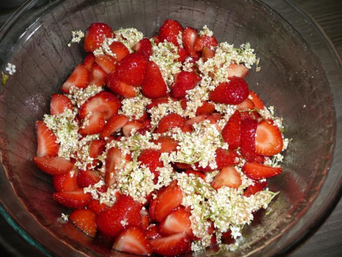 Erdbeere - Holunderblüten - Minze - Marmelade - Rezept