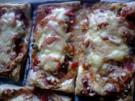 Pizza-Schnitten  auf Blätterteig  gebacken - Rezept
