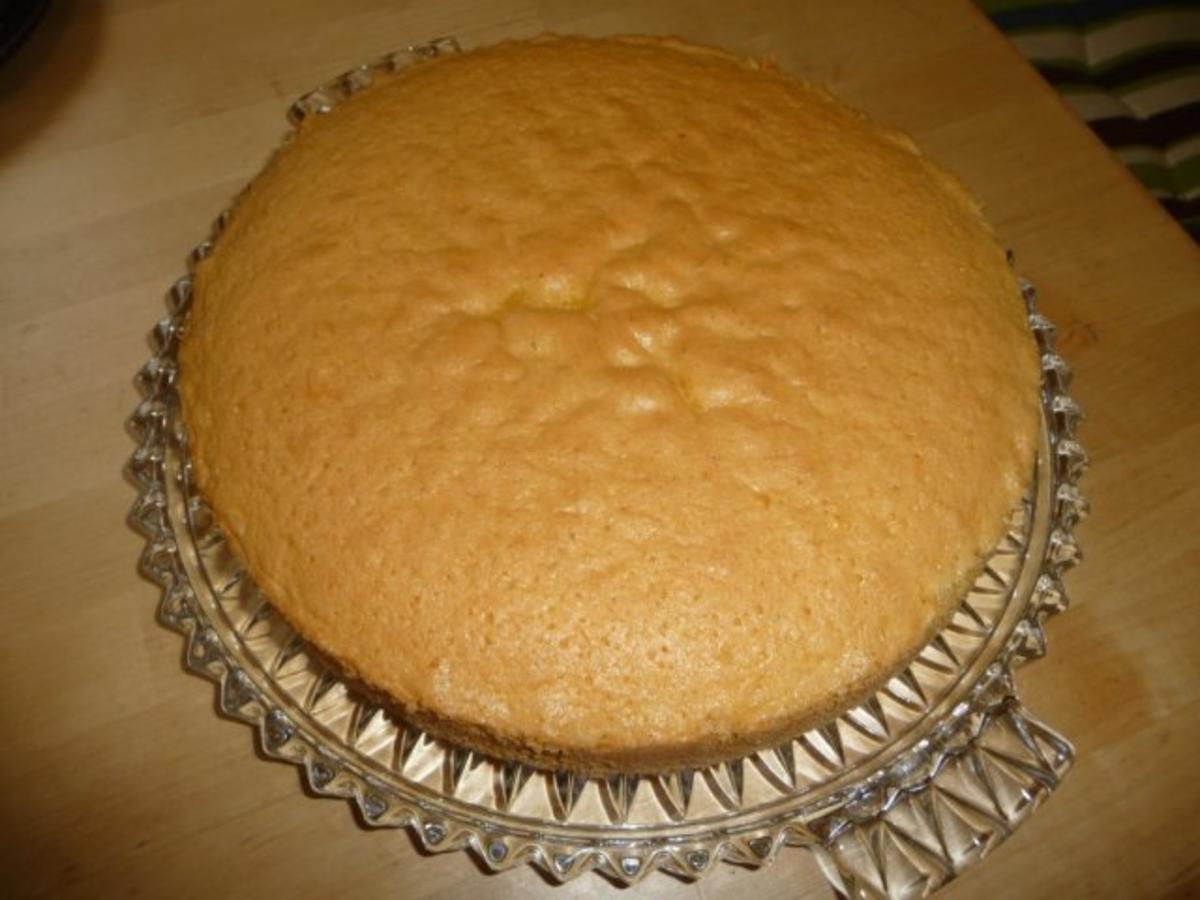 Zitronen-Rhabarber-Torte - Rezept - Bild Nr. 3