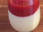 Weiße Mousse mit Erdbeersoße - Rezept