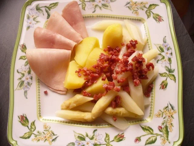 Frischer Spargel mit Kartoffeln und gekochtem Schinken - Rezept - Bild Nr. 3