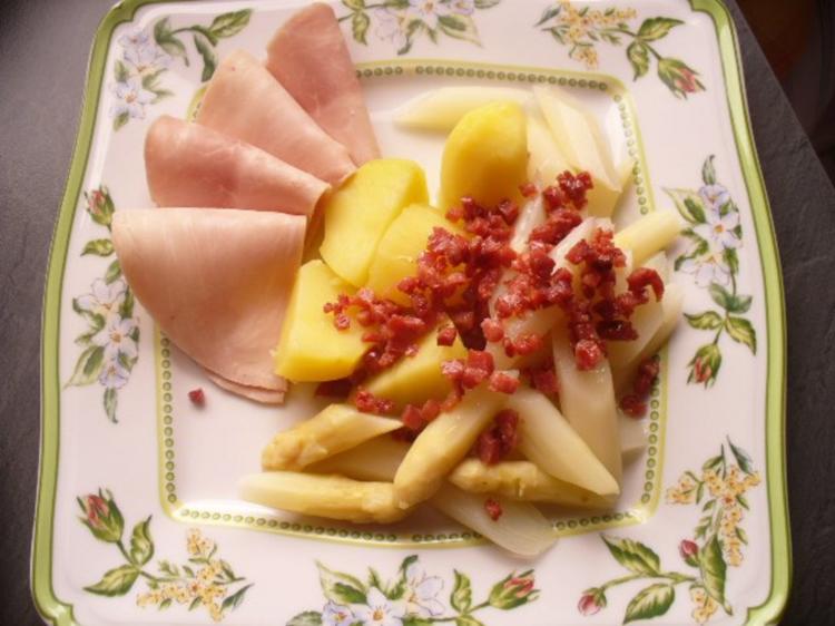 Frischer Spargel mit Kartoffeln und gekochtem Schinken - schnell ...