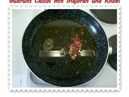Rezept: Öl: Chiliöl mit Majoran und Knobi Bild Nr. 4 Öl: Chiliöl mit Majoran und Knobi - Rezept - Bild Nr. 4