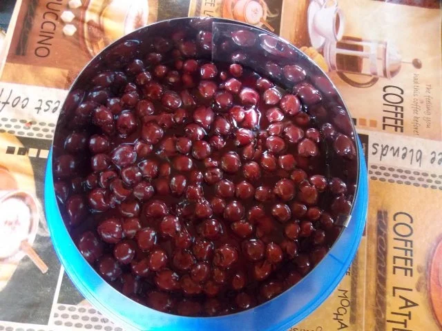 Rezept: Schmand-Kirsch-Torte Bild Nr. 2 Schmand-Kirsch-Torte - Rezept - Bild Nr. 2