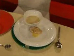 Cremesuppe von der Schwarzwurzel mit Curryhuhn à la de Santis - Rezept