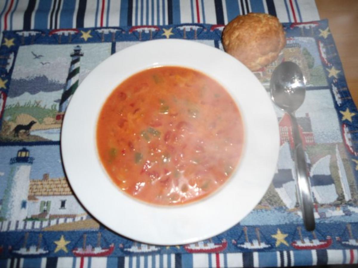 schnelle Tomatensuppe mit Kokosmilch - Rezept - kochbar.de